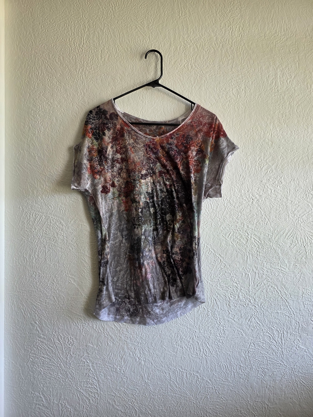 Cato Short Sleeve Tee in Gray with Red and Green Floral Print